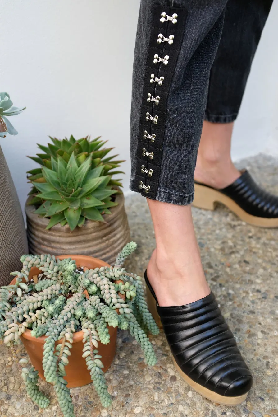 Beklina Ribbed Clog Black