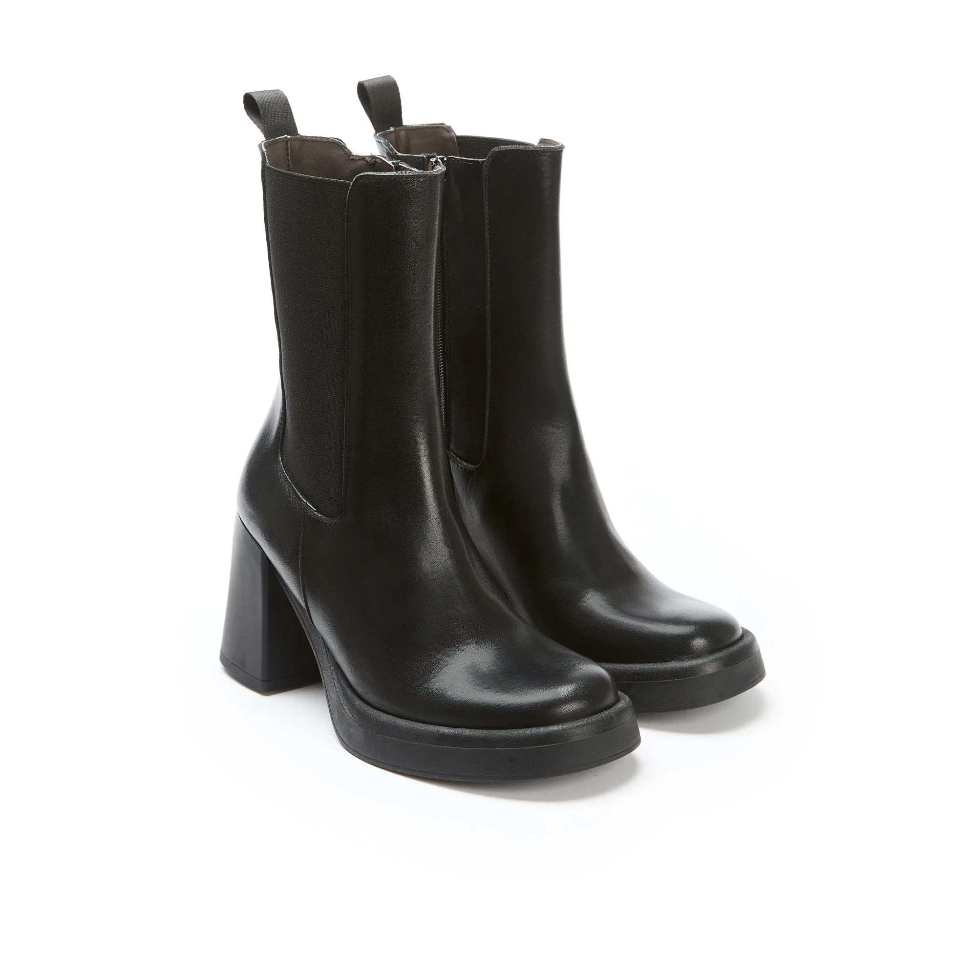 Heeled chelsea boot black