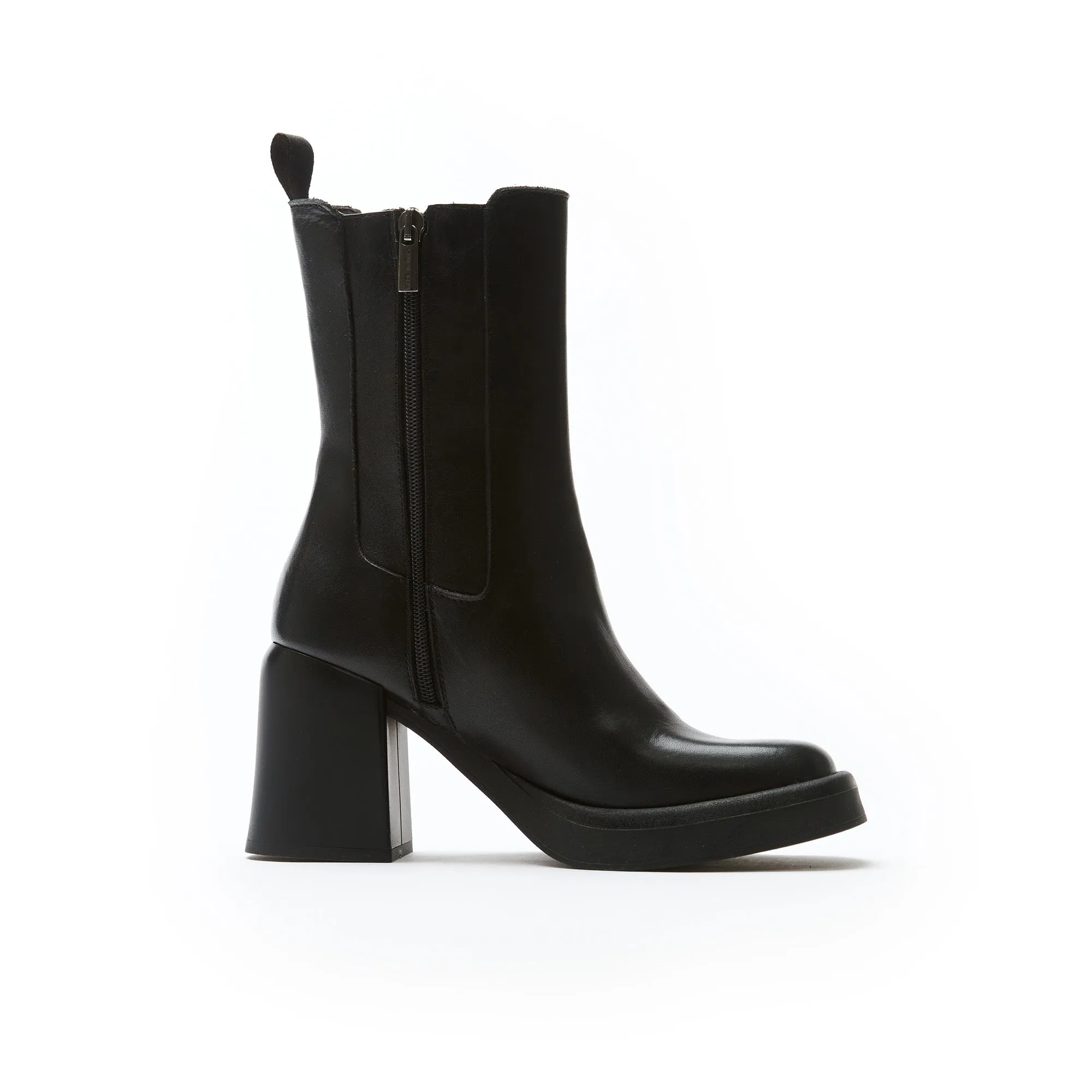 Heeled chelsea boot black