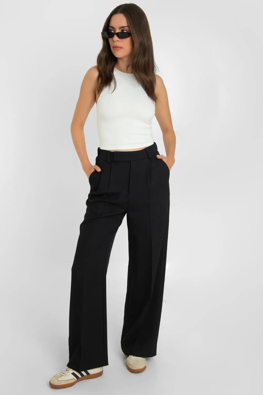 Pantalón con pinzas frontales de fit wide leg