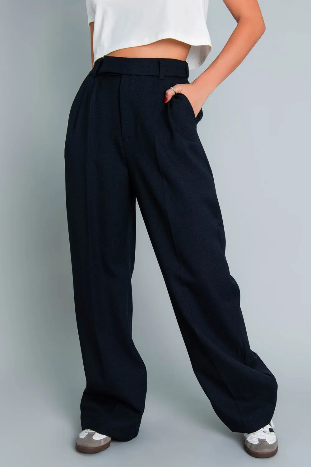 Pantalón fit wide leg con pinzas cintura alta