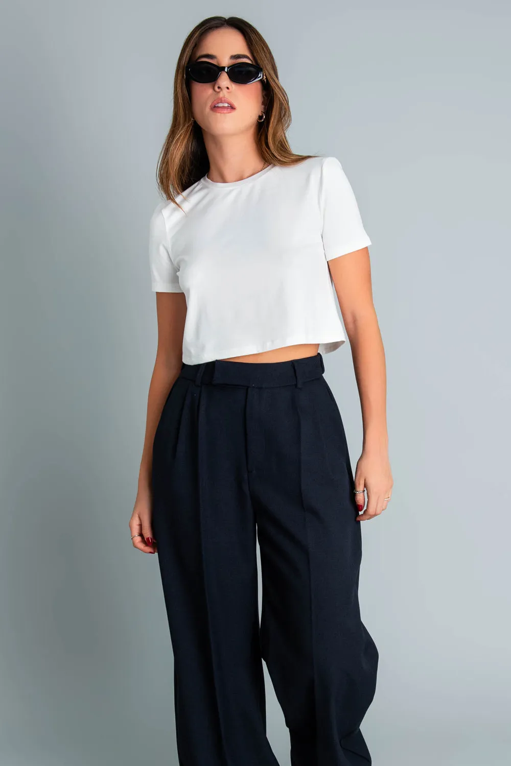 Pantalón fit wide leg con pinzas cintura alta