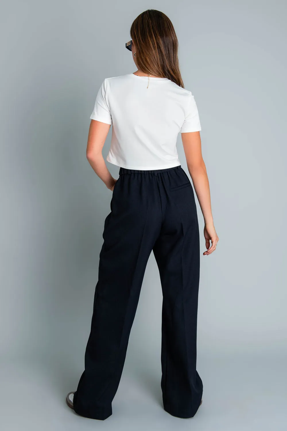 Pantalón fit wide leg con pinzas cintura alta