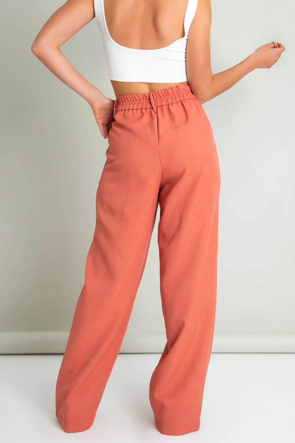 Pantalón wide leg criss cross con pinzas