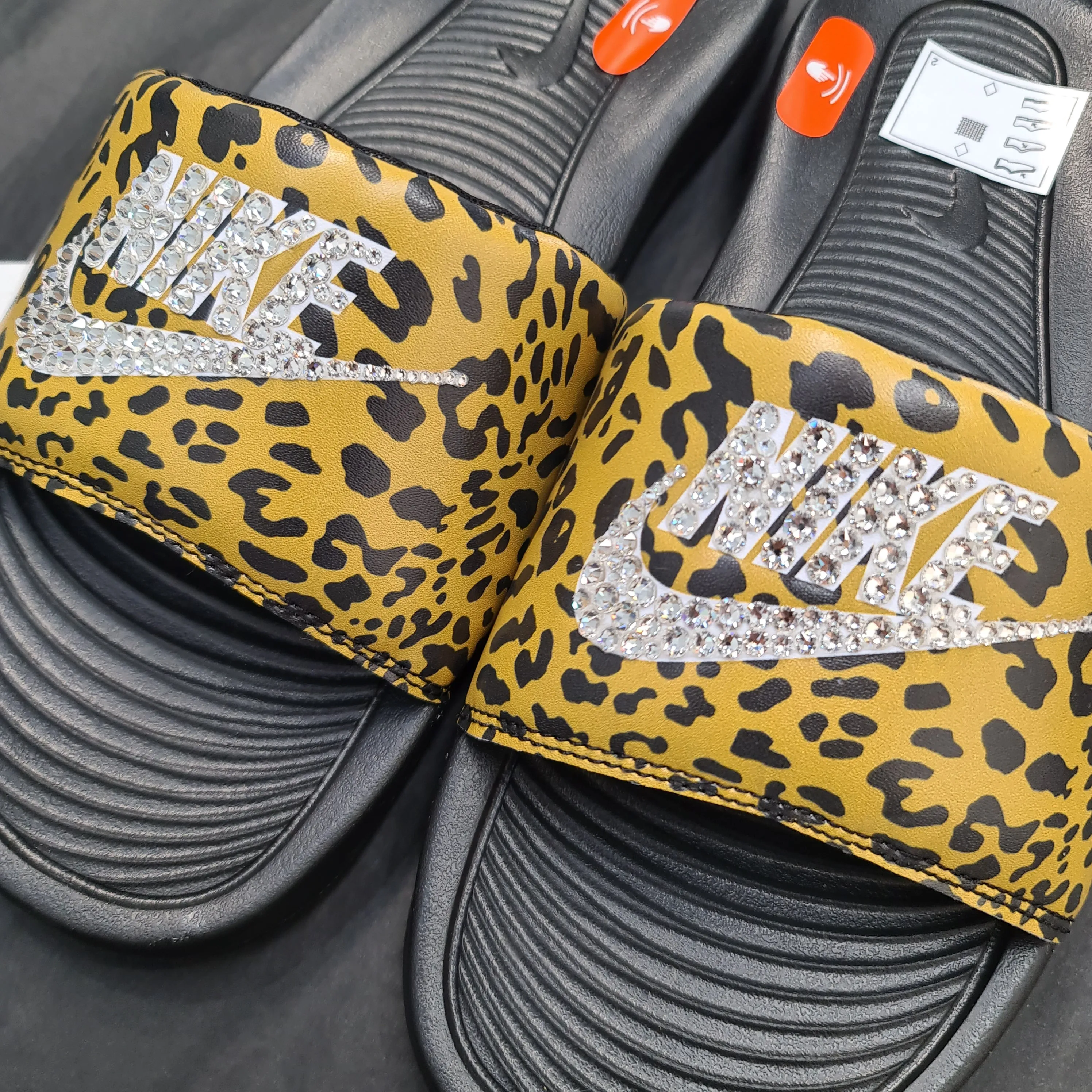 Victori Womens Slides (Leopard)