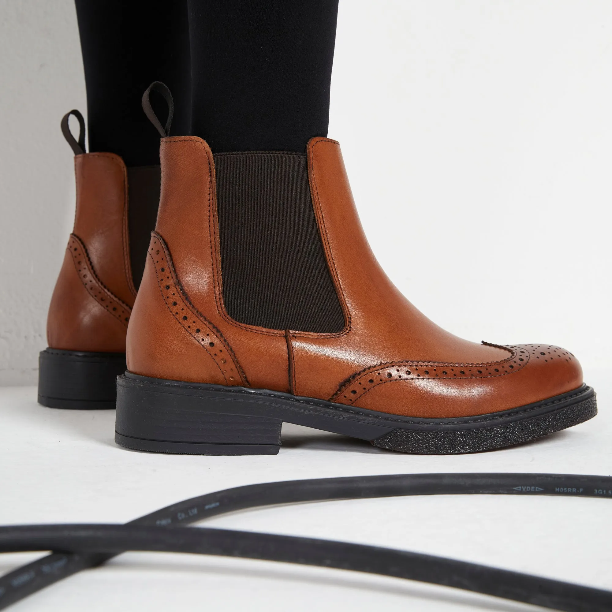 Wing cap chelsea boot cognac brown